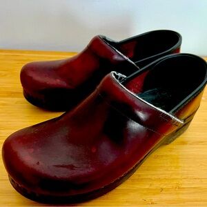 Dansko Cherry Red Classic Clog Women’s 41